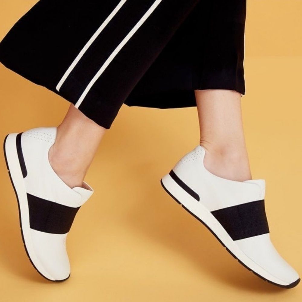 Vionic Codie Sneaker – White with Black Elastic Band, Slip-On, Leather, Size 7